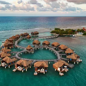 Semesteranläggning (resort) Sandals Royal Caribbean & Private Island - Couples Only, Montego Bay